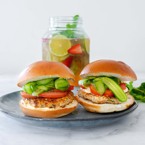 Chipotle chicken burger with Quke® salad